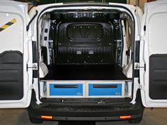 01_furgone Doblo con cassettiera sottopavimento da Syncro Milano Nord